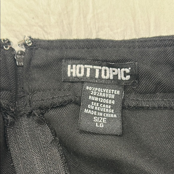 Hot Topic Black Skirt with Silver Heart Accents- large - Picture 7 of 7